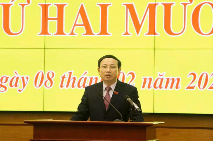 党中央委员广宁省省委书记、省人民议会主席阮春记在会议上发表讲话。