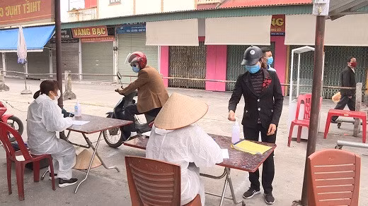 冒溪市场对出入市场的人员加强监管、测量体温，申报信息。