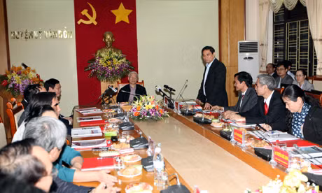范明正书记在会上发表讲话。