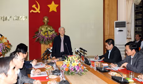 阮总书记与云屯县委举行工作会议。
