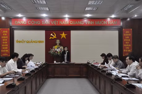 省委常务副书记杜氏黄在会上发表讲话。