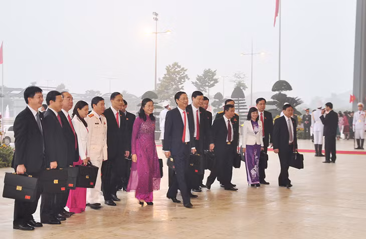 广宁省代表团准备进入会场