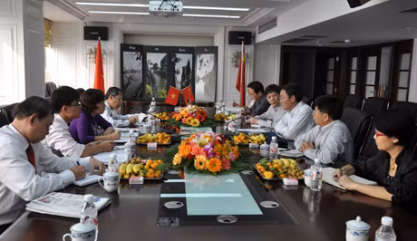 广宁报与广西日报传媒集团会谈的现场。