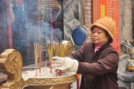 Thu chân hương đề phòng hỏa hoạn.