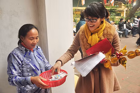 Đầu năm mua muối may mắn.