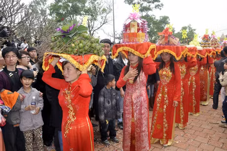 Lễ vật là thứ không thể thiếu, được con cháu chuẩn bị chu đáo khi các “cụ Thượng” về lễ tổ.