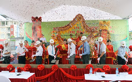 下龙BigC超市动土建设