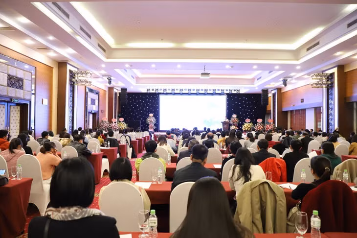研讨会场景。图片来源：http://www.benhvienbaichay.vn/