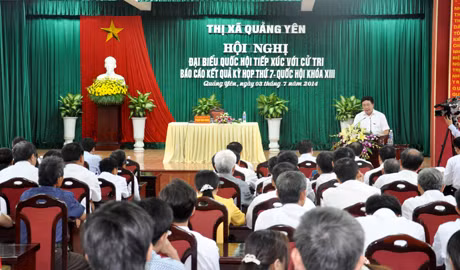 范副总理与广安市选民对话。