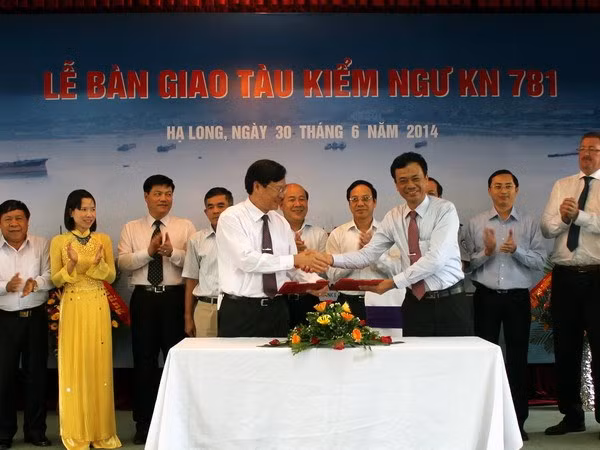 渔检船KN-781的交付仪式（图：越通社）