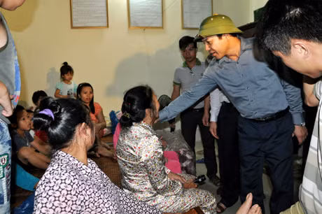 我省领导对芒街市海和区人民表示慰问。
