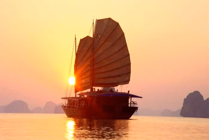 加强处理下龙湾上违规客船 ảnh 1