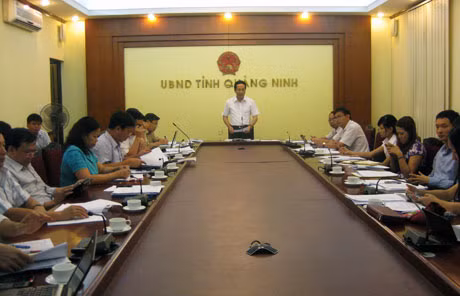 省人委会副主席阮文成主持了会议.