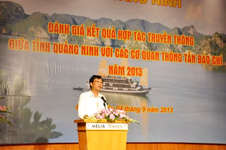 省人民委员会主席阮文读在会上发表讲话。