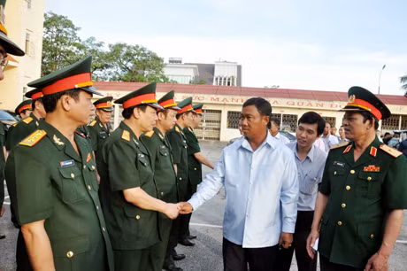 东北总公司领导热烈欢迎老挝人民革命党中央常务委员会委员、人民军总参谋长苏旺·伦奔米（Suvon Luongbunmi）少将一行。