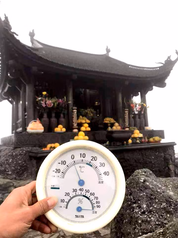 上周末，铜寺顶的温度一直低于零摄氏度。