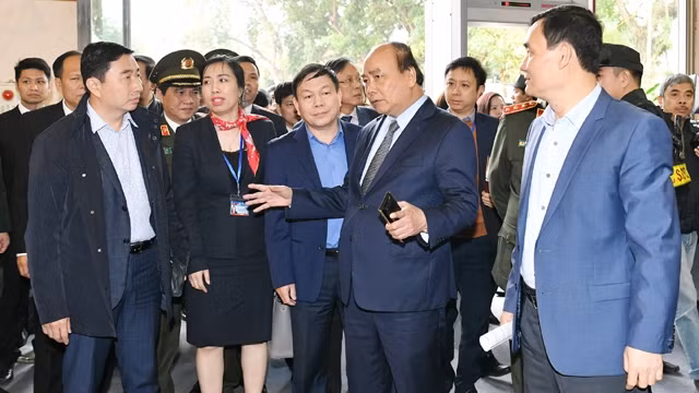 阮春福总理视察场景。