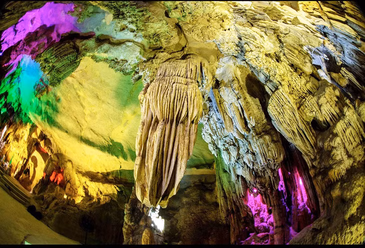 永独岩洞旅游区天灯洞。