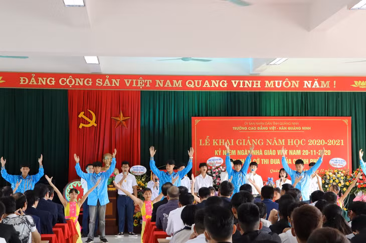 本校开学典礼上的文艺表演节目