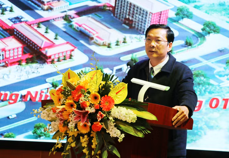 我省省委书记阮文读发表致辞。