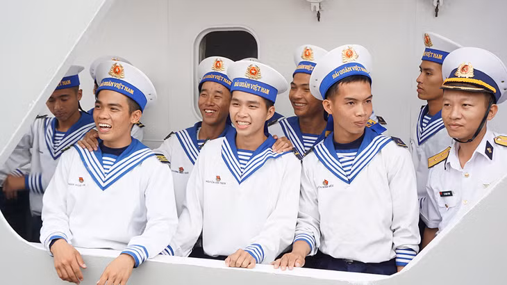 Mang trong người nhiệt huyết, những người lính trẻ lên đường bảo vệ chủ quyền của tổ quốc.
