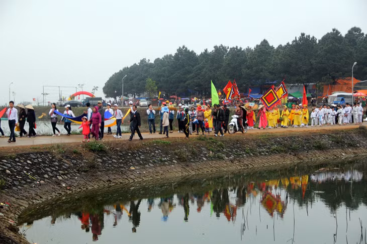 众多民众参加琼林寺庙会迎神仪式。