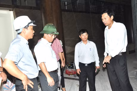 阮主席视察博物馆-图书馆建设工程施工进度。