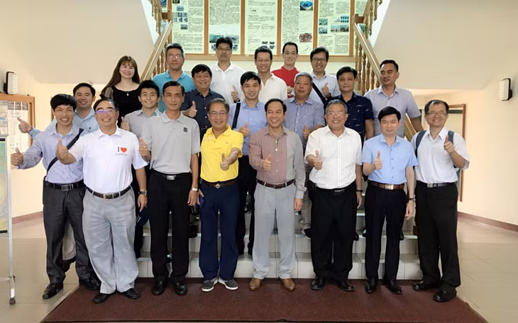 广宁省工作代表团与台湾水产专家合影留念。