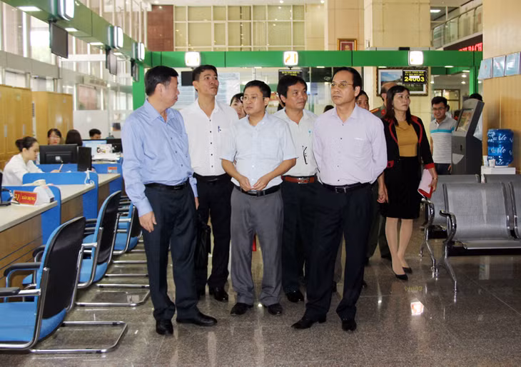 平福省人民委员会工作代表团参观，了解我省公共行政中心。