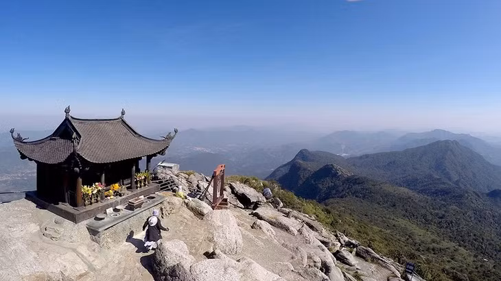 广宁省汪秘市安子寺。