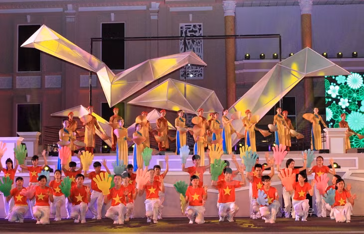 2015年庆和省芽庄海洋文化节精彩开场 ảnh 5