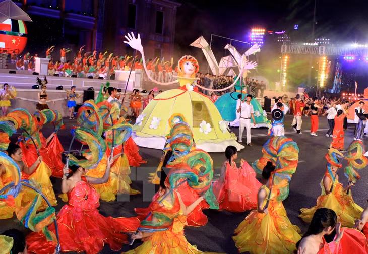 2015年庆和省芽庄海洋文化节精彩开场 ảnh 6