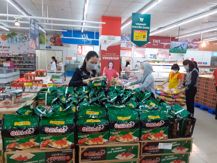 广宁省各大超市货物供应量充足。