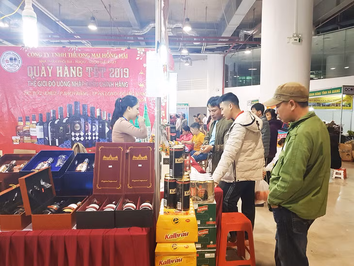 2019春节广宁OCOP展销会在我省规划展览文化宫举行，吸引广大民众和游客前来参观、购物。