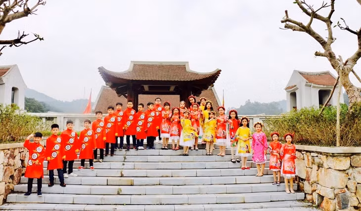 Lưu giữ những hình ảnh trong không gian trầm mặc mà khoáng đạt của Yên Tử cũng là một lựa chọn thông minh. 
