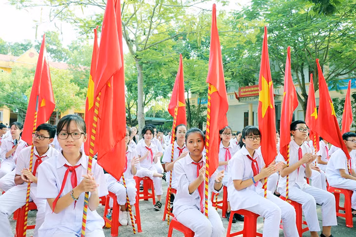 旺秘市阮廌初中学校喜迎开学