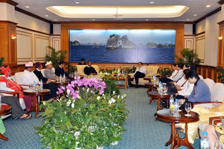 会议全景。