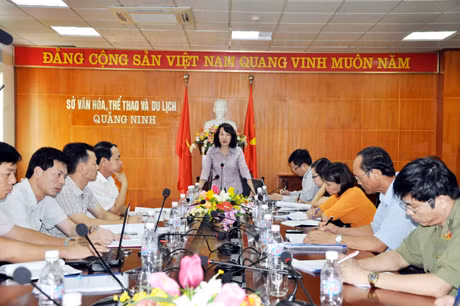 省人委会副主席武氏秋水主持会议。