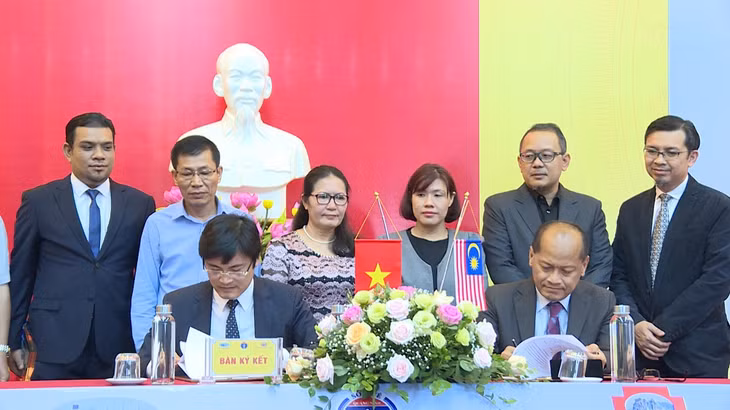 马来西亚国家心脏中心与广宁省卫生厅签署合作协议。