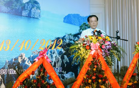 省人委会常务副主席杜通致辞。