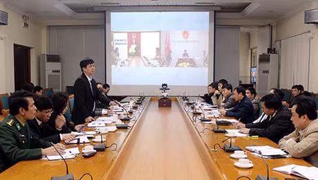 我省人民委员会副主席黎光松在会上发表讲话。