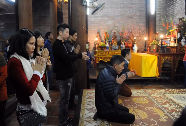 年初到寺庙祈祷幸福、成功。