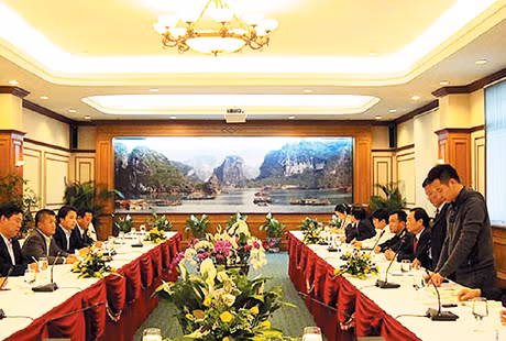 会议全景。