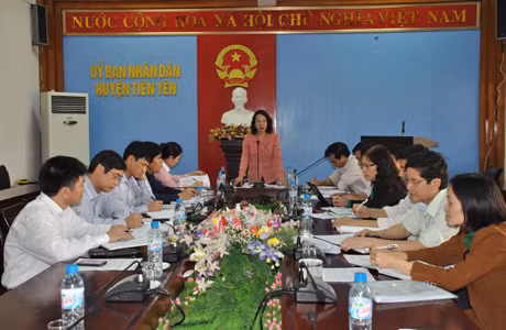 省人委会副主席在会上发表讲话。
