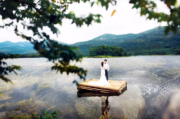 Và cũng là nơi được các cặp uyên ương lựa chọn làm điểm lưu lại những hình ảnh đẹp.	
