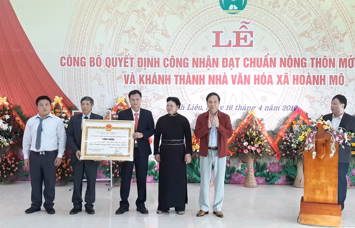 广宁省人民委员会常务副主席邓辉厚授予平辽县达2018年新农村标准称号的决定。