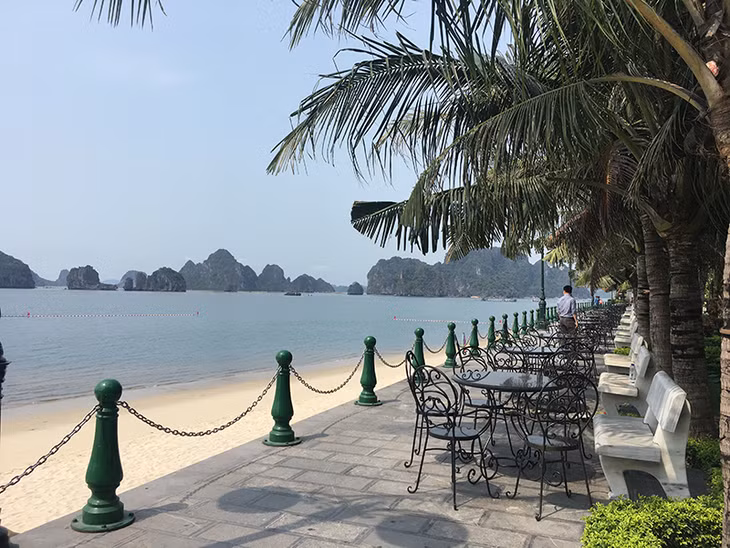 锦普市注重发展旅游。