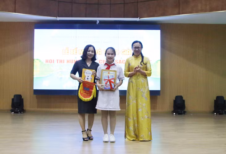 拜寨小学学校梁琼芝荣获“我爱的书”的演讲决赛一等奖