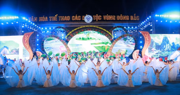 第三次广宁省东北地区各民族文化体育周开幕式于10月30日晚上举行。