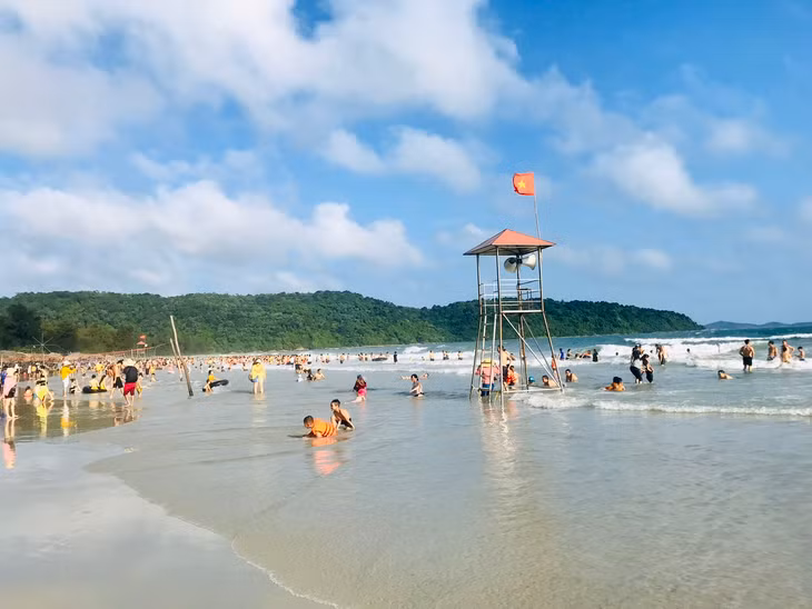 去参观海岛旅游路线的游客也高增。
